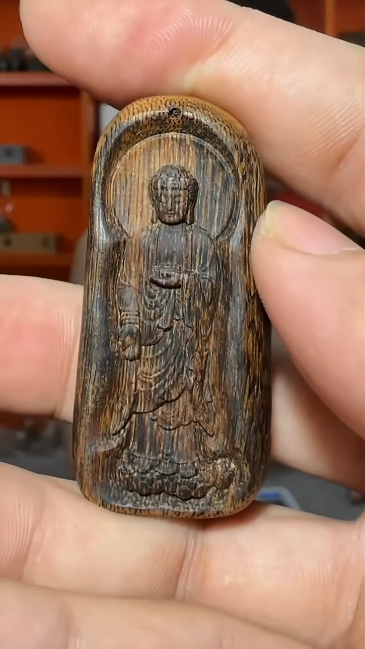 沉香吊坠a148号单面雕多样性发一