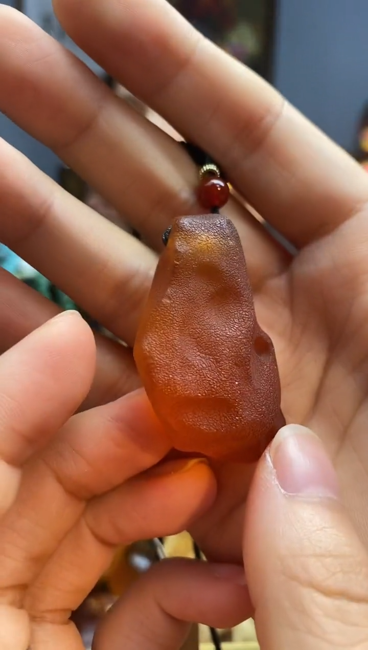 未镶嵌颈饰琥珀吊坠