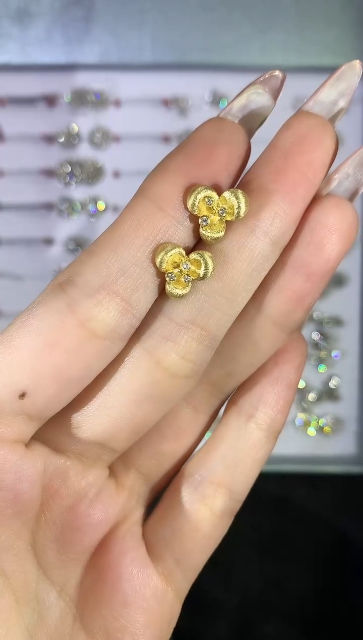 【闪购商品】钻石耳饰18K金镶嵌a45时尚耳饰