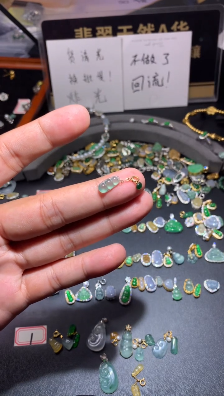 吊坠(不含链)18K金镶嵌翡翠1