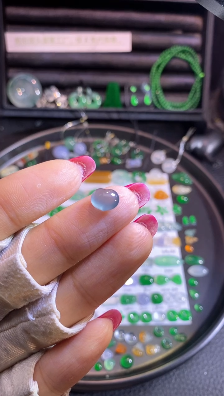 翡翠挂件未镶嵌爱心