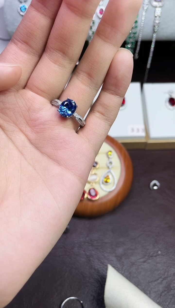 合金合成钻石蓝宝戒指