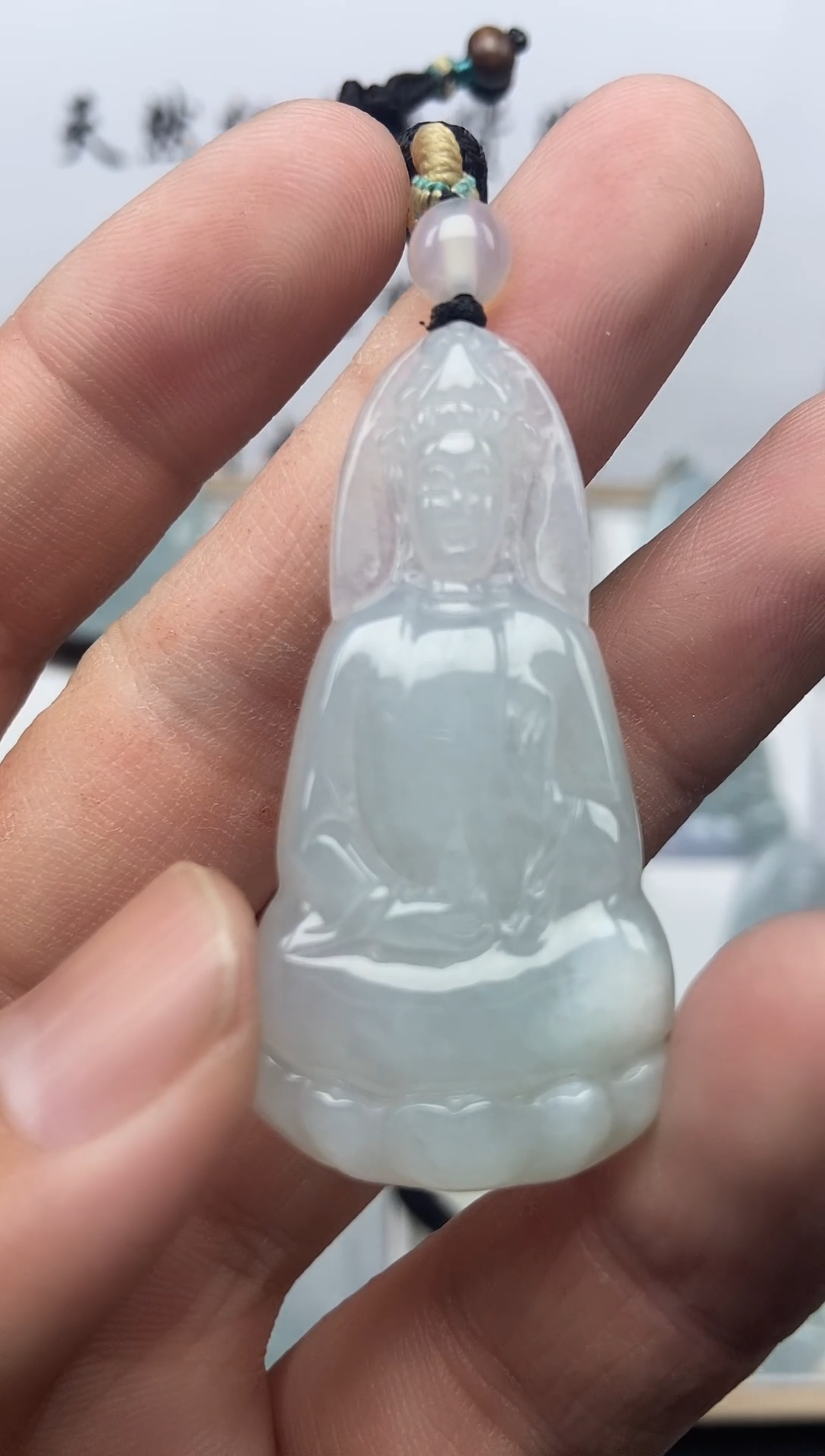 颈饰未镶嵌翡翠素衣观音