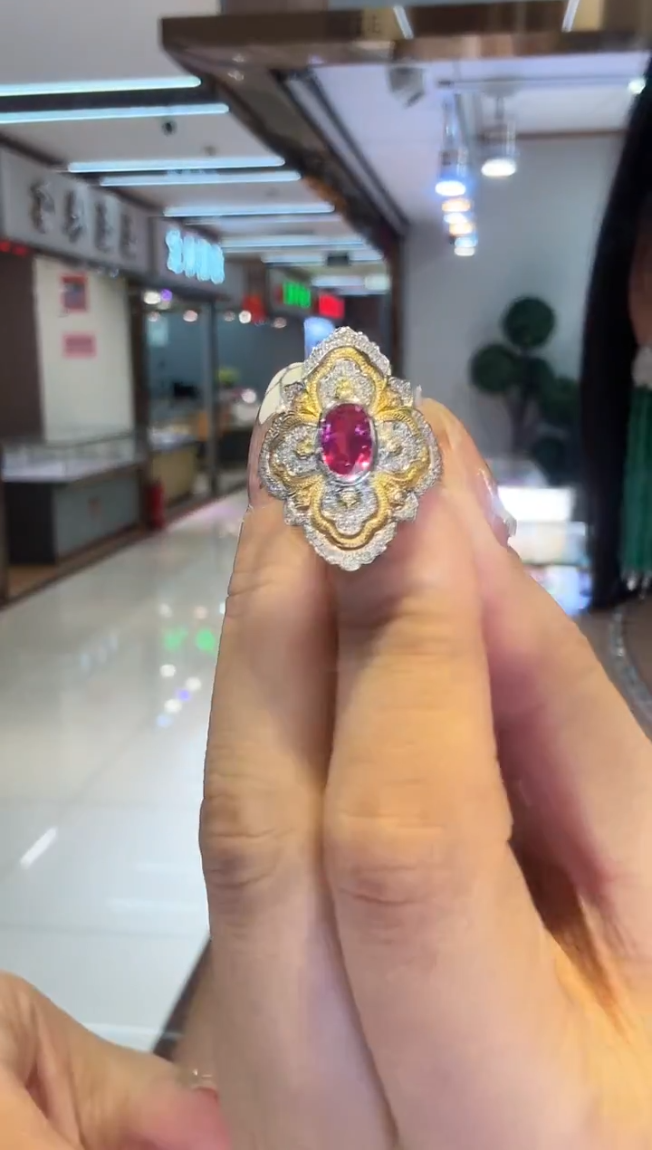 18K金镶嵌戒指红宝石1.05ct