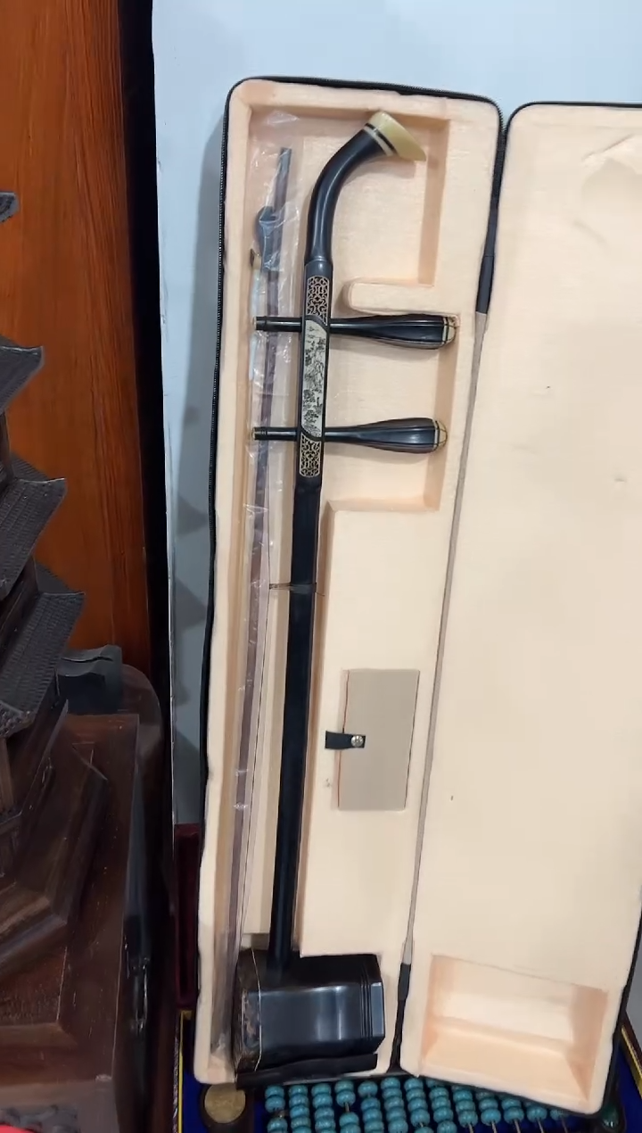 9*8紫檀木二胡一套