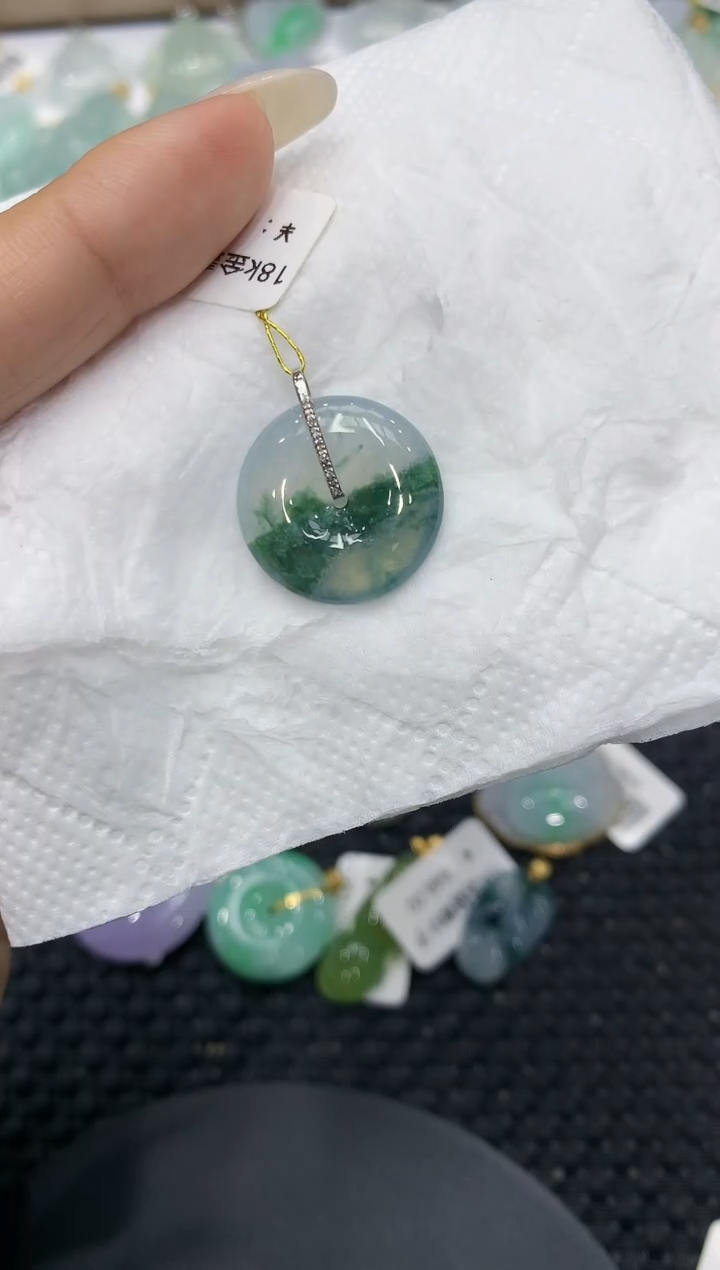 颈饰18K金镶嵌翡翠111111111111