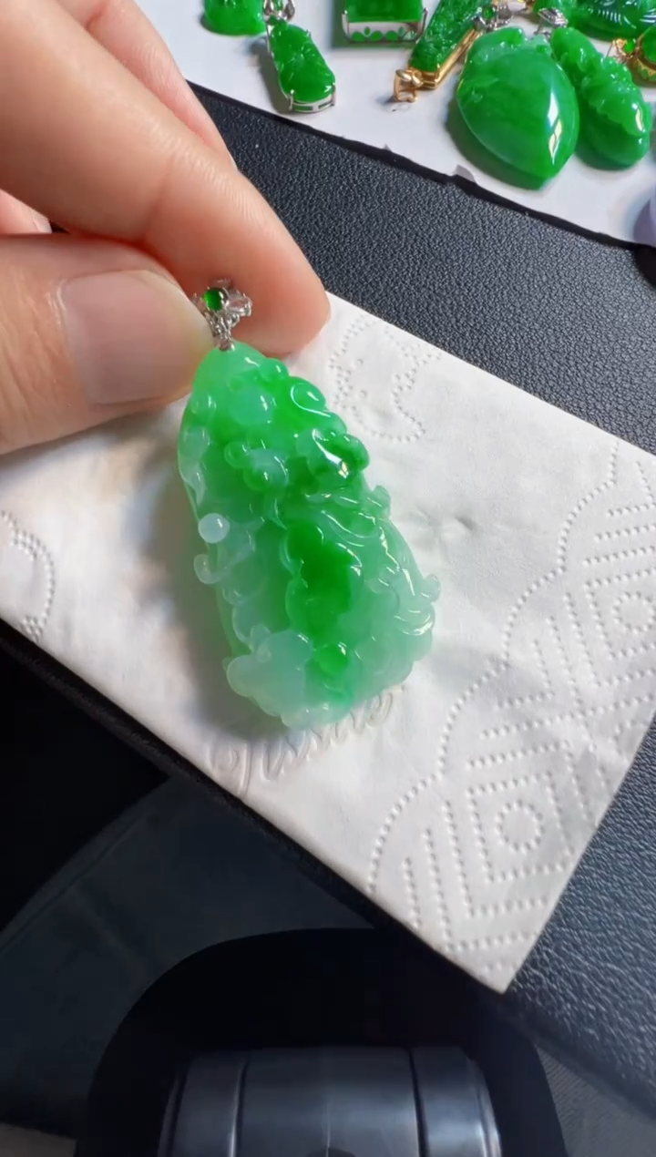 吊坠(不含链)18K金镶嵌翡翠7800