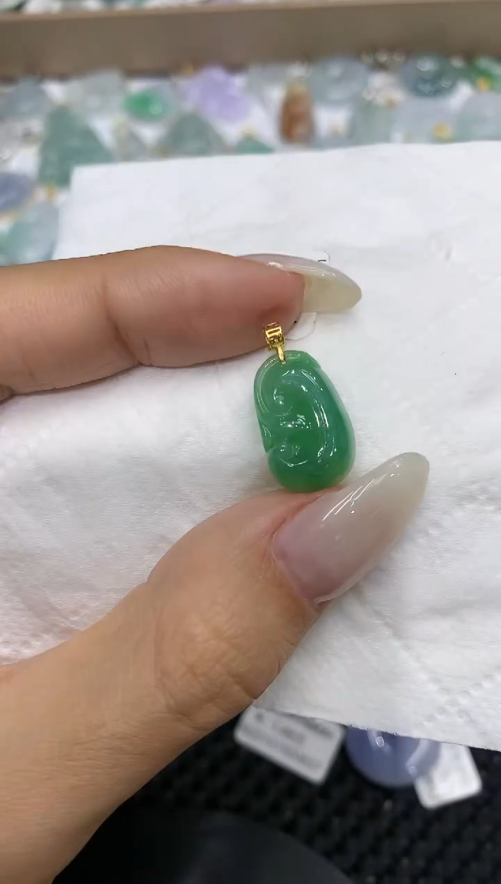 颈饰18K金镶嵌翡翠111111111111