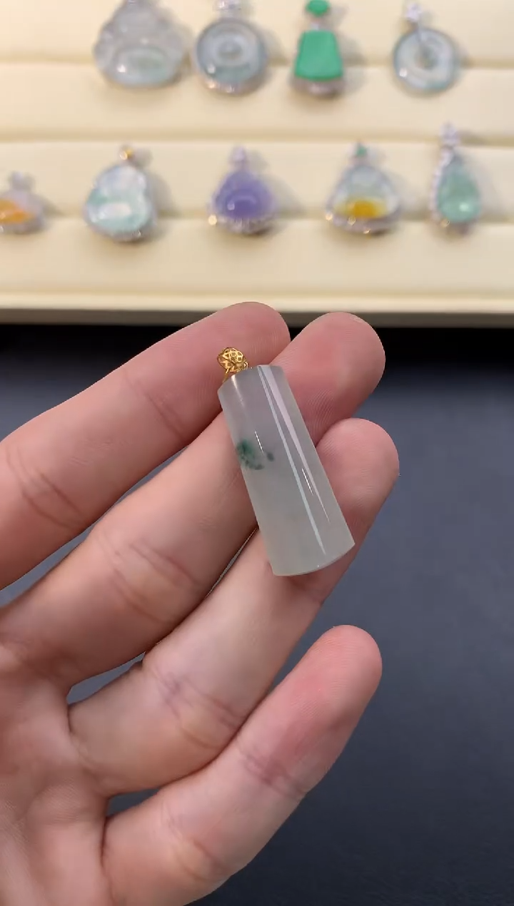 【闪购商品】翡翠颈饰18K金镶嵌D664          