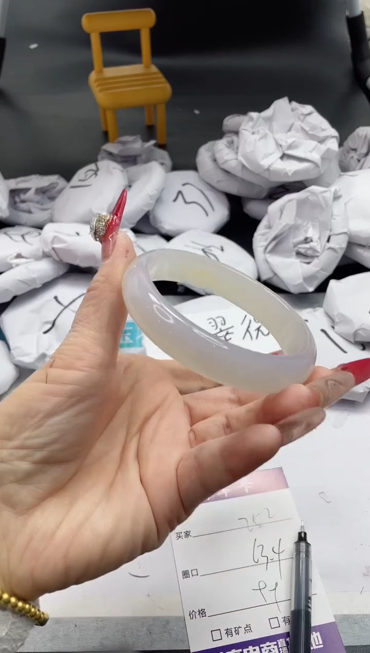 【闪购商品】石英质玉手镯未镶嵌252