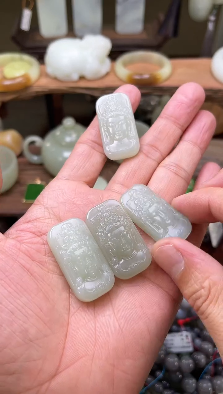 【闪购商品】和田玉吊坠未镶嵌D且末青白  观音无事牌 多样性发一