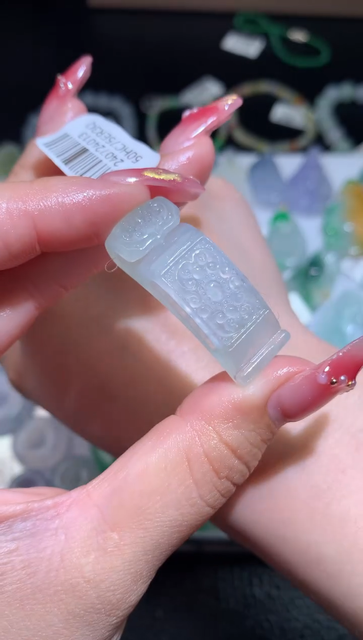 定制翡翠未镶嵌手牌