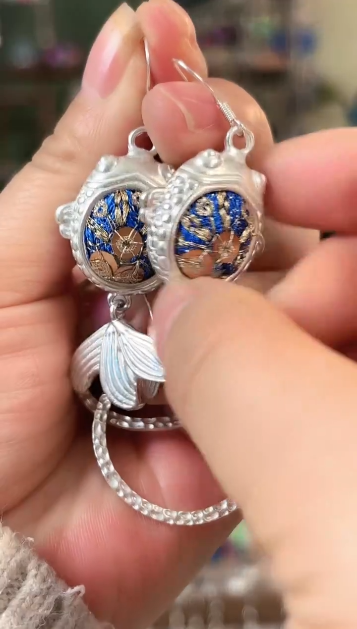 彩云南阁非遗老绣苗银饰品116