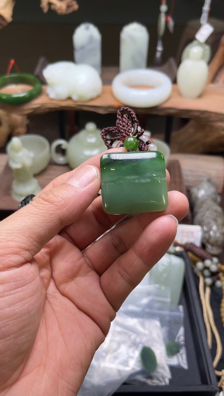 【闪购商品】和田玉吊坠未镶嵌俄七碧玉无事牌9007689