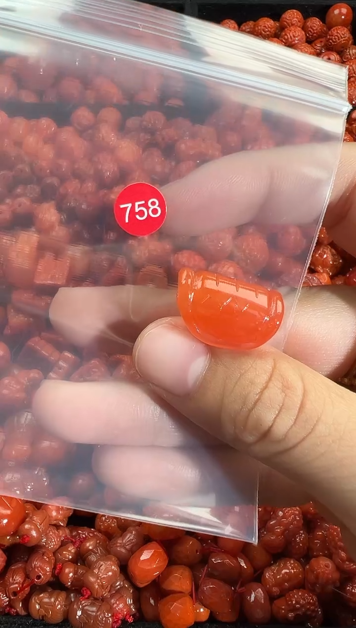 颈饰未镶嵌南红玛瑙1