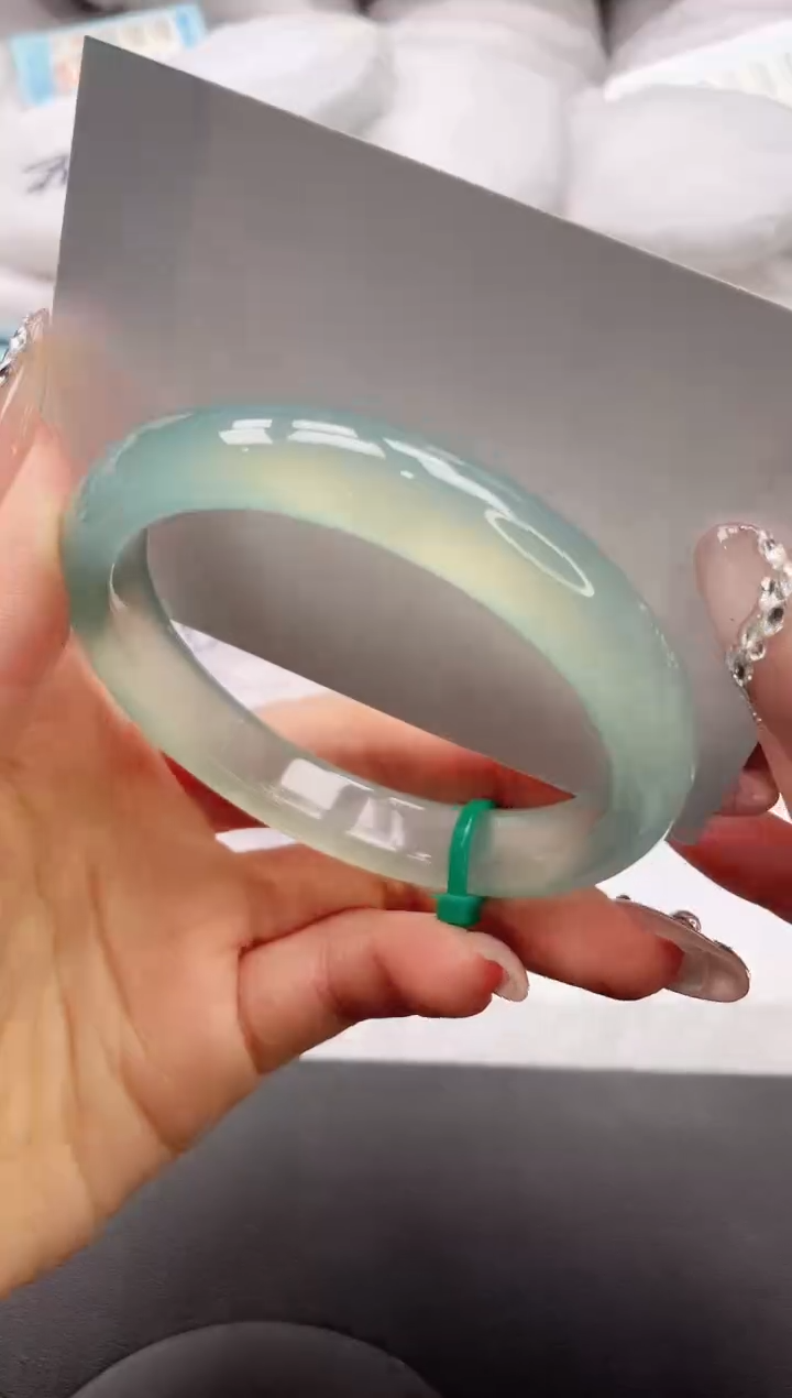 【闪购商品】石英质玉手镯未镶嵌4K65-58