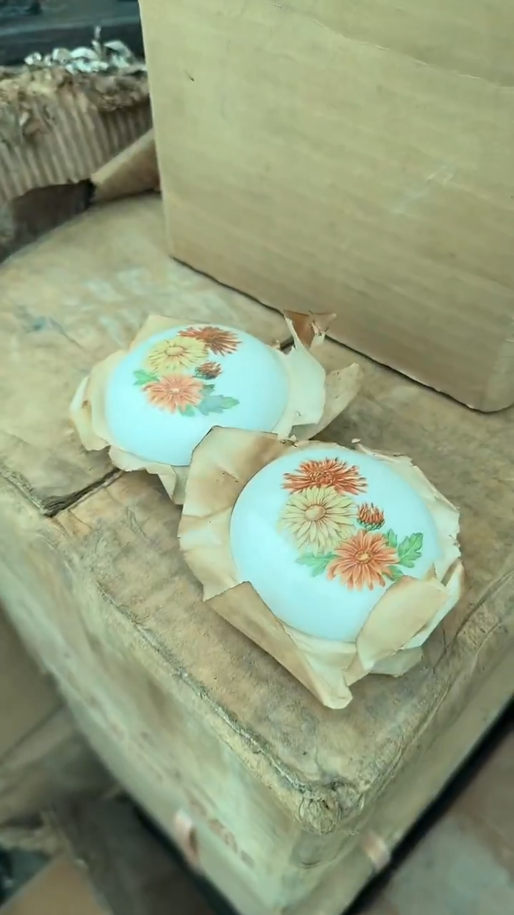 出口创汇陶瓷石湾公仔胭脂盒一对