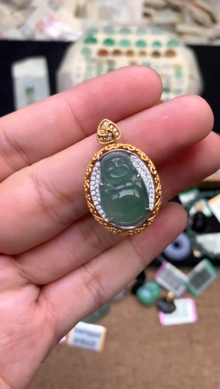 18K金镶嵌挂件翡翠一