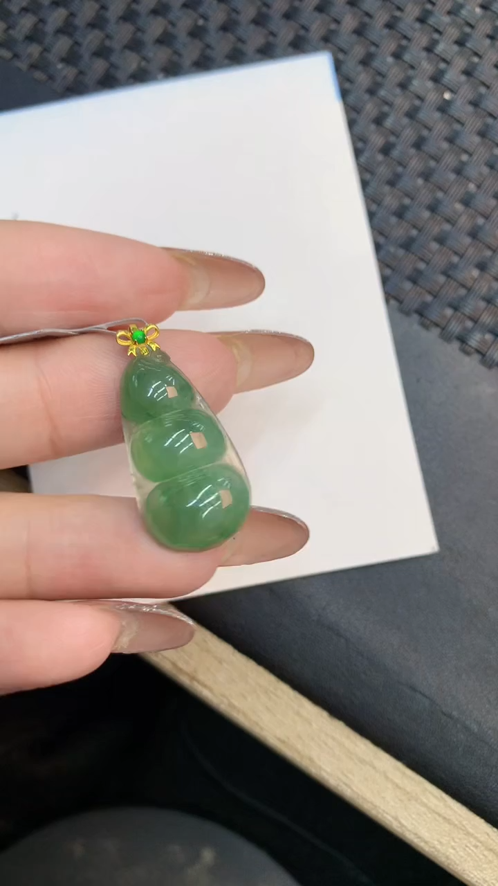 颈饰18K金镶嵌翡翠1