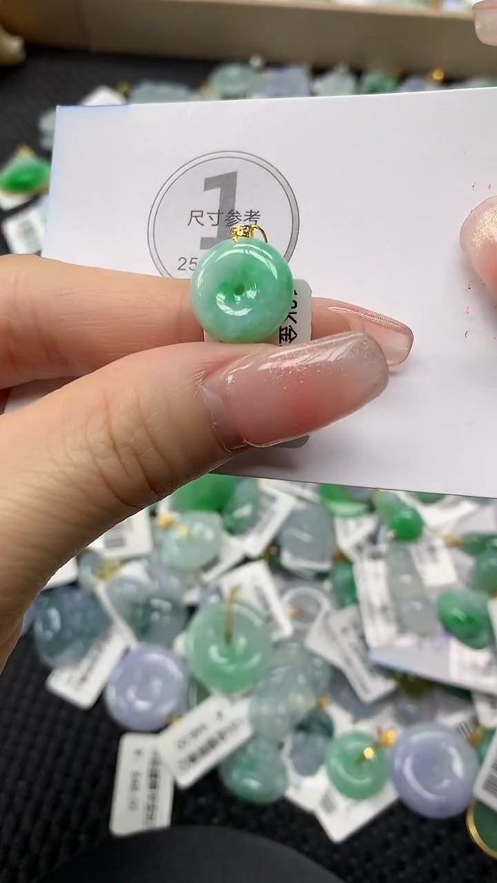 颈饰18K金镶嵌翡翠a货支持复检百元以上9元证书费自理