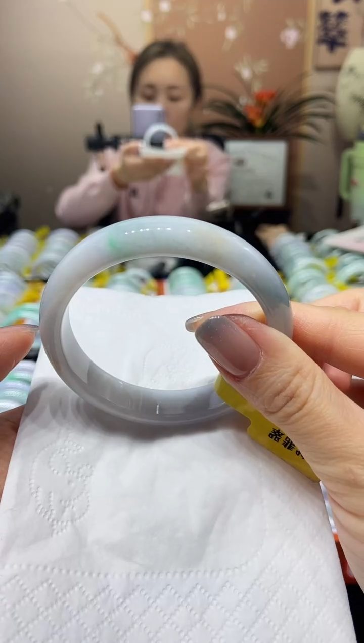 【闪购商品】翡翠手镯未镶嵌55.5圈口