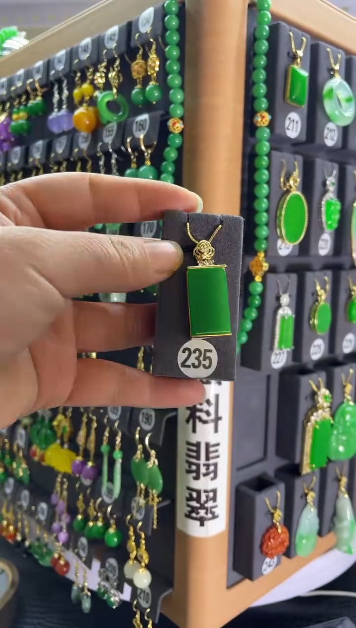 【闪购商品】翡翠耳饰银S925镶嵌235....