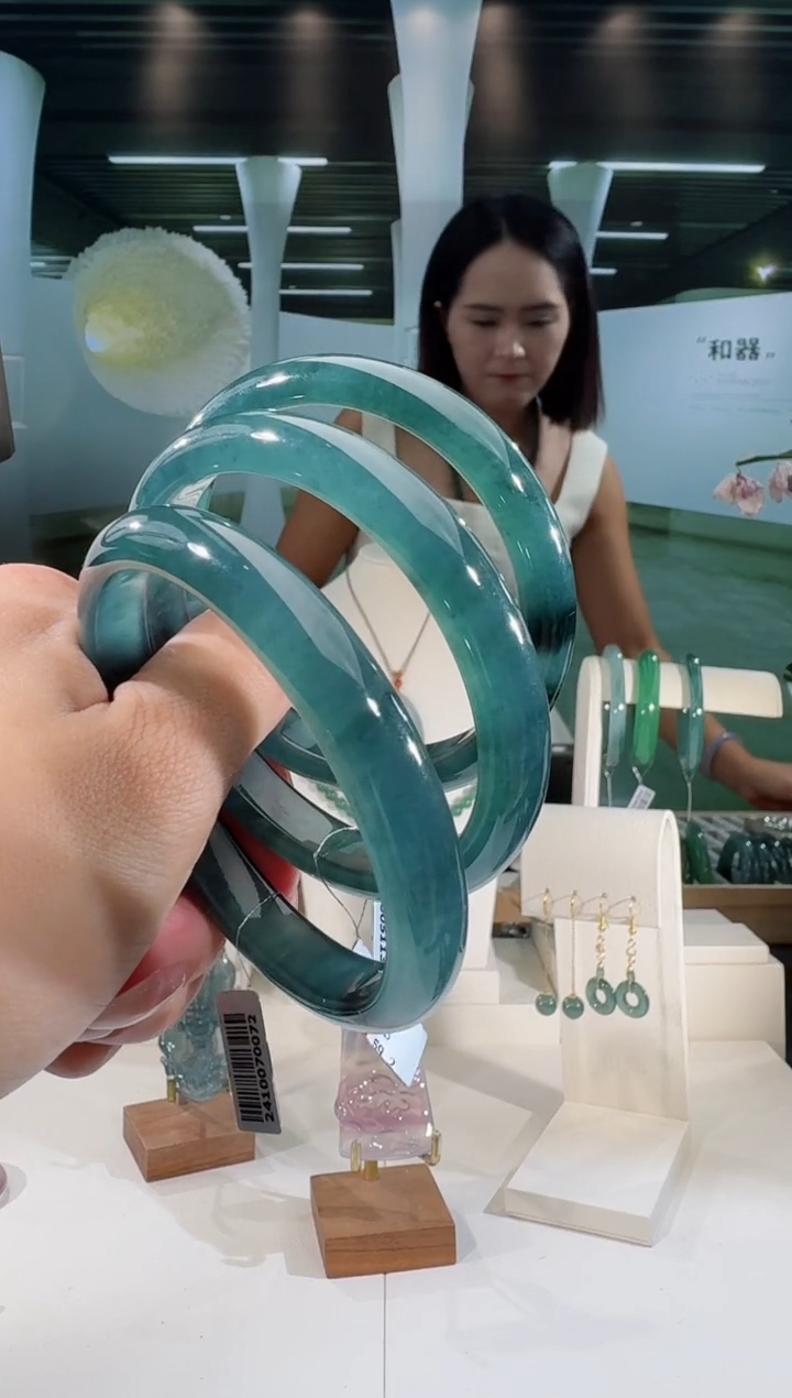 翡翠手镯未镶嵌纯天然A货翡翠  手镯（多样性发一）