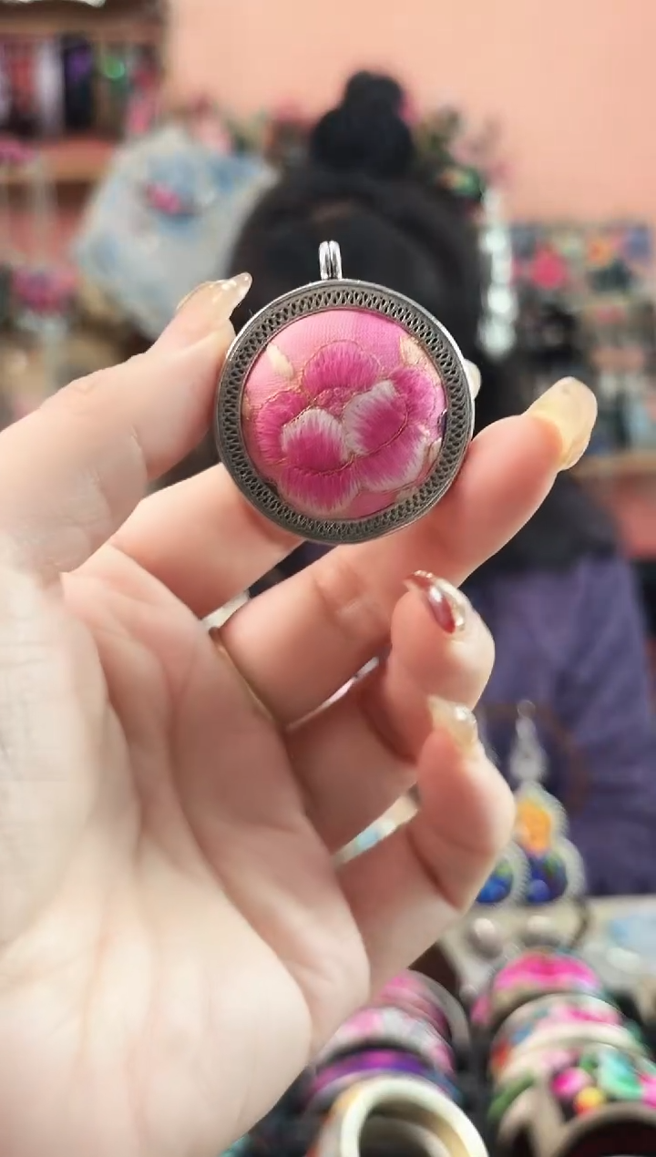 艺枝独绣手工饰品232