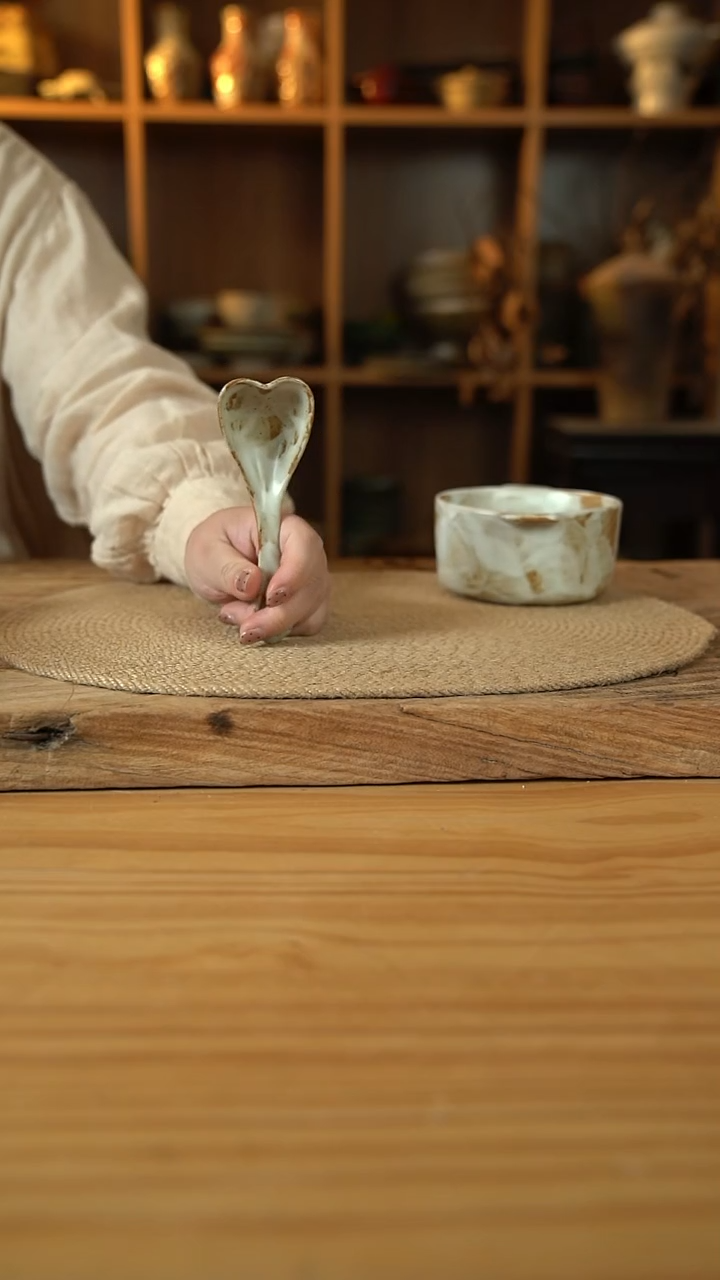 福利粉影系列的爱心勺子1个