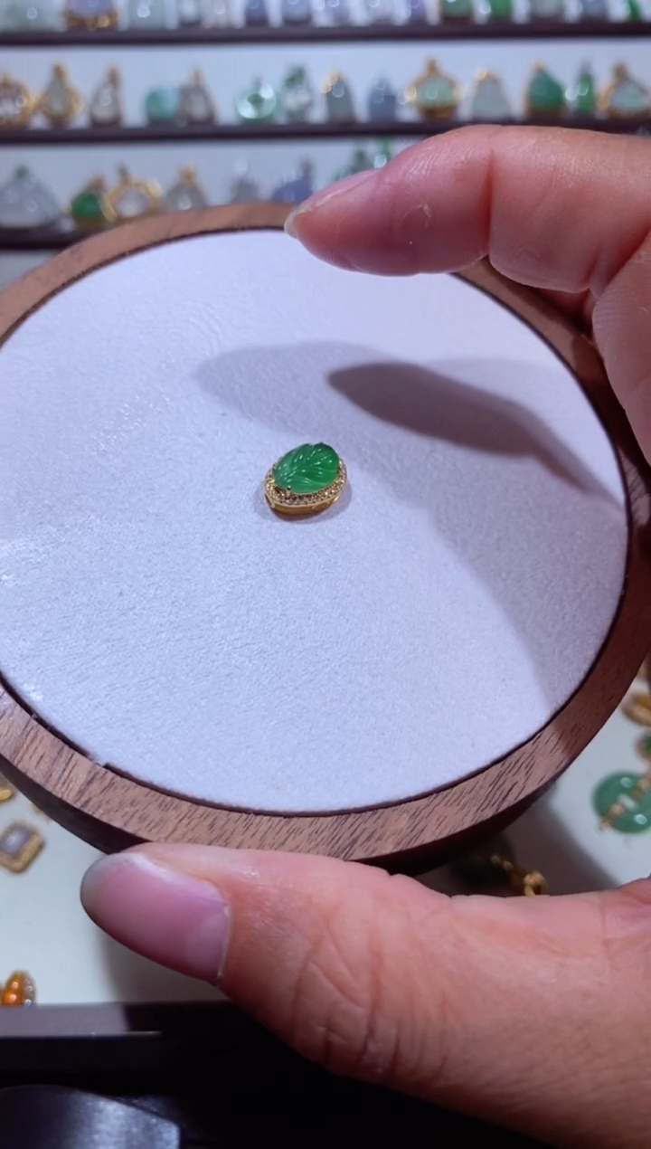 颈饰18K金镶嵌翡翠?****照11111111