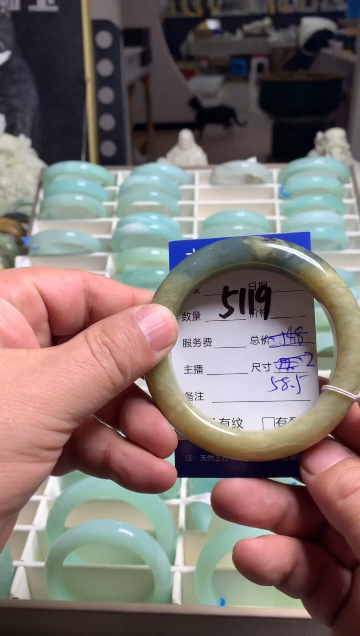 【闪购商品】蛇纹石玉手镯未镶嵌5119