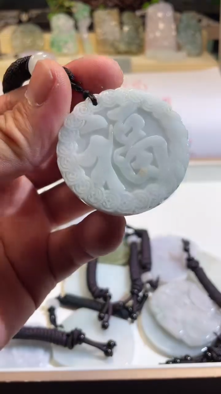 翡翠未镶嵌颈饰8/06/073