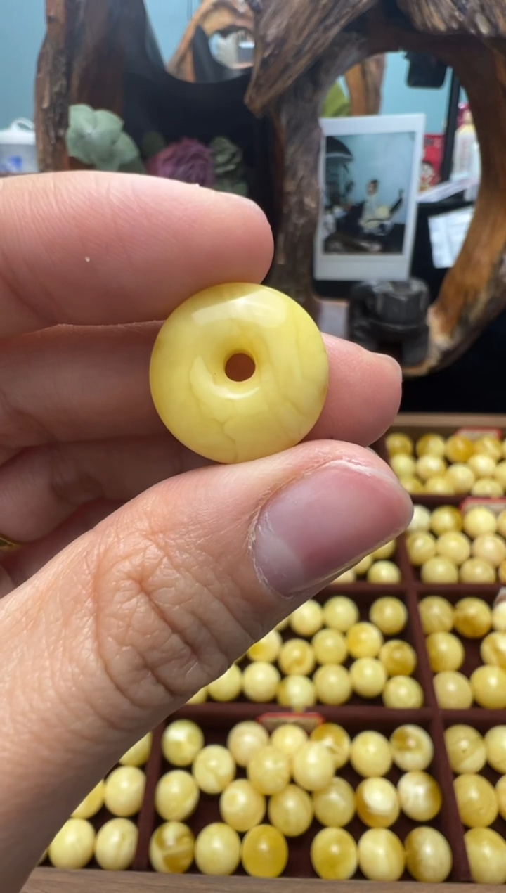 【闪购商品】蜜蜡裸石未镶嵌俄料扣子17.4mm1.192克