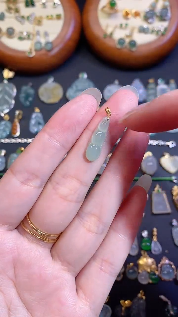 翡翠18K金镶嵌颈饰1111111111