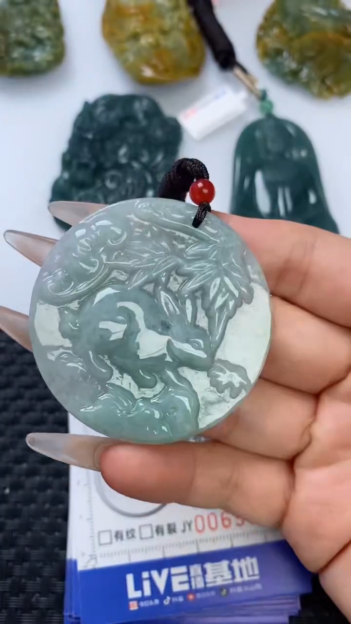 【闪购商品】翡翠颈饰未镶嵌1111111111111111