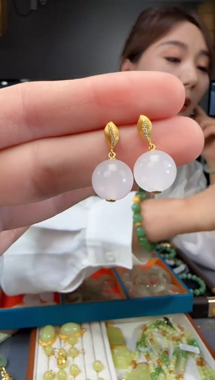 和田玉18K金镶嵌耳饰1