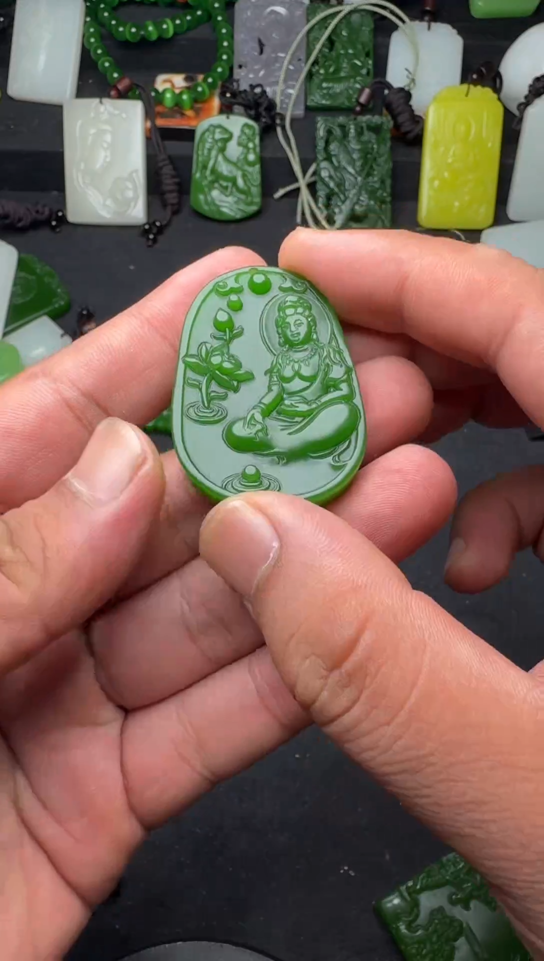 和田玉未镶嵌颈饰1