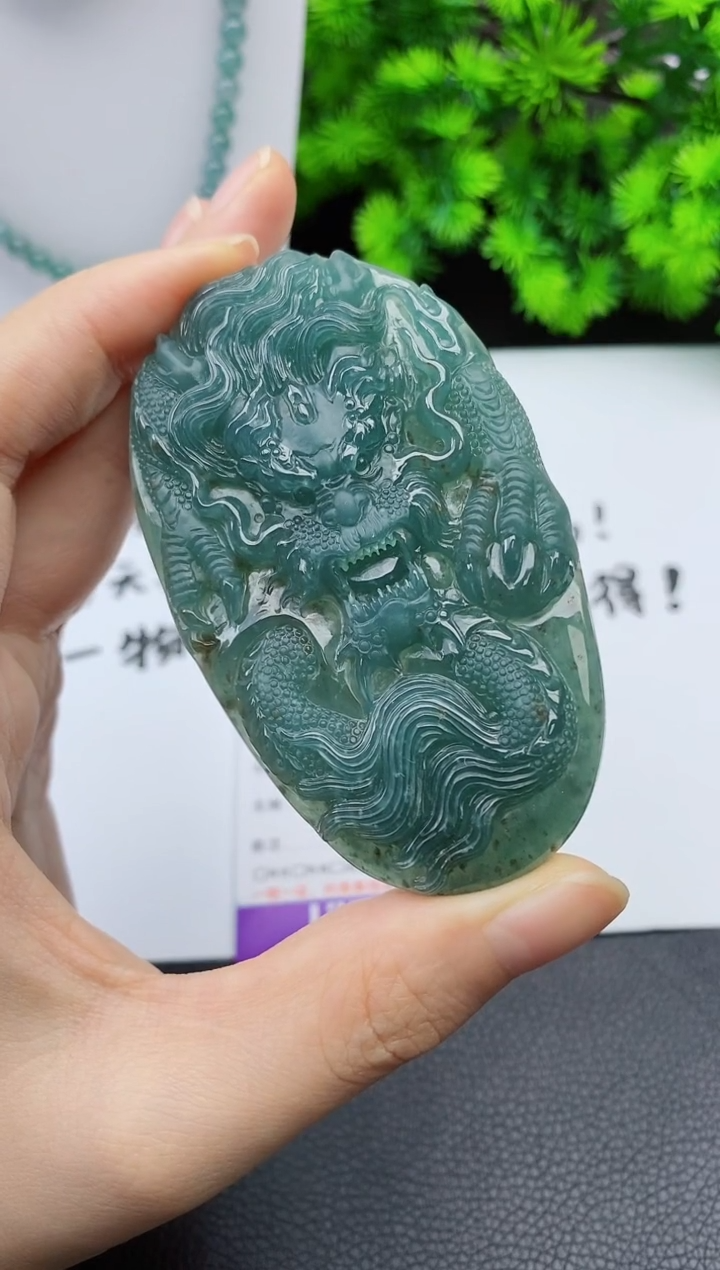 翡翠未镶嵌颈饰 