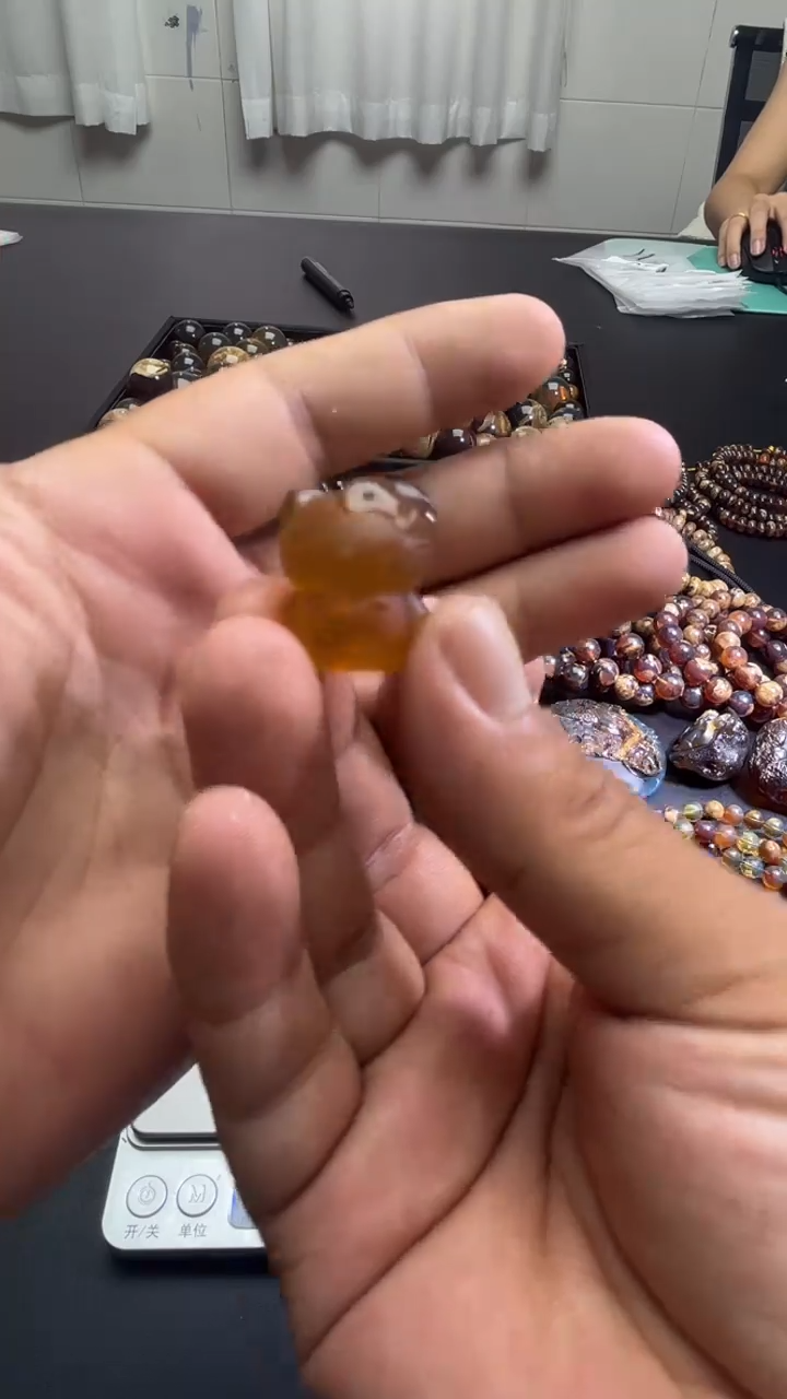 未镶嵌琥珀裸石58
