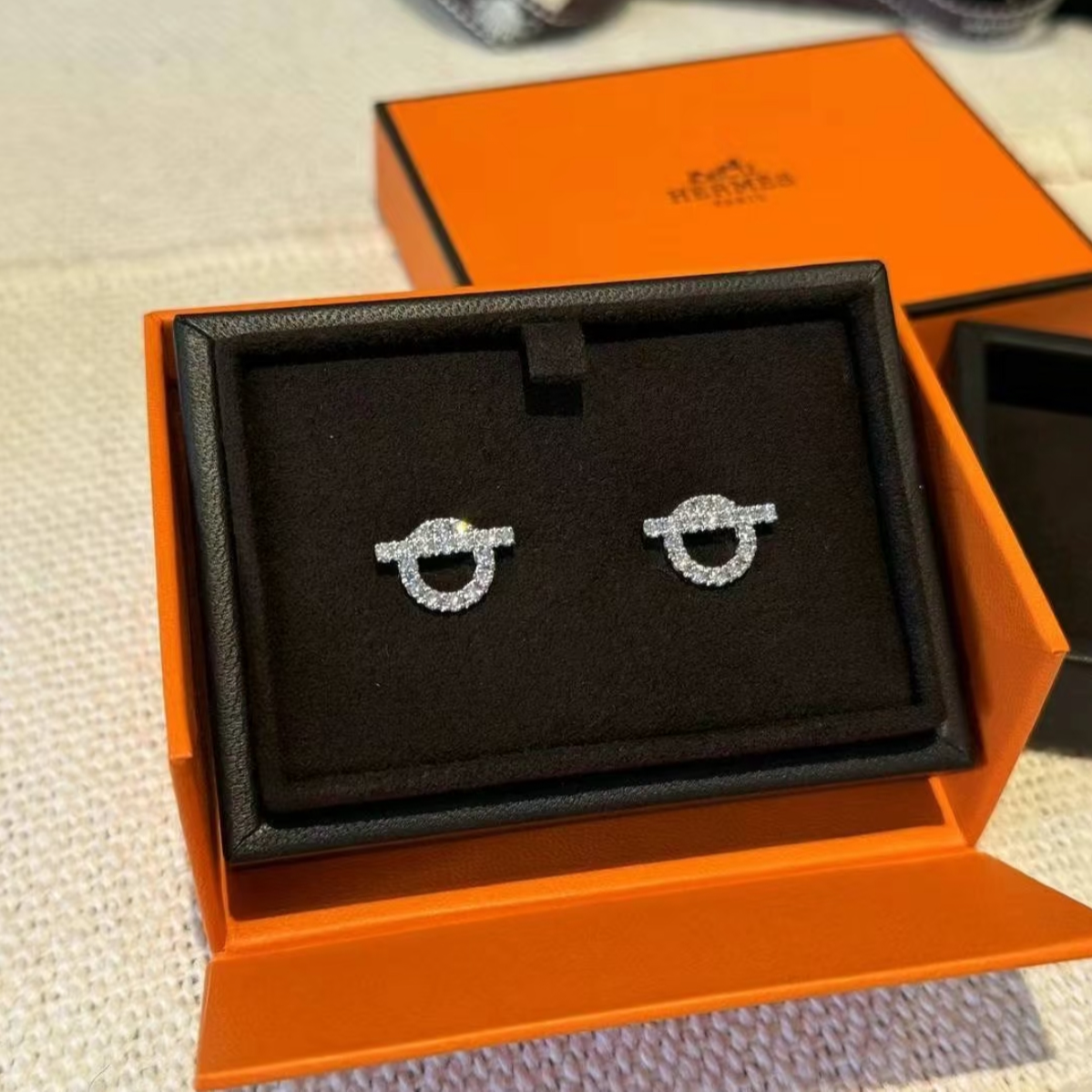 99新 Hermes/爱马仕 小花6珊 Finesse 小Q 耳钉 满钻 白金