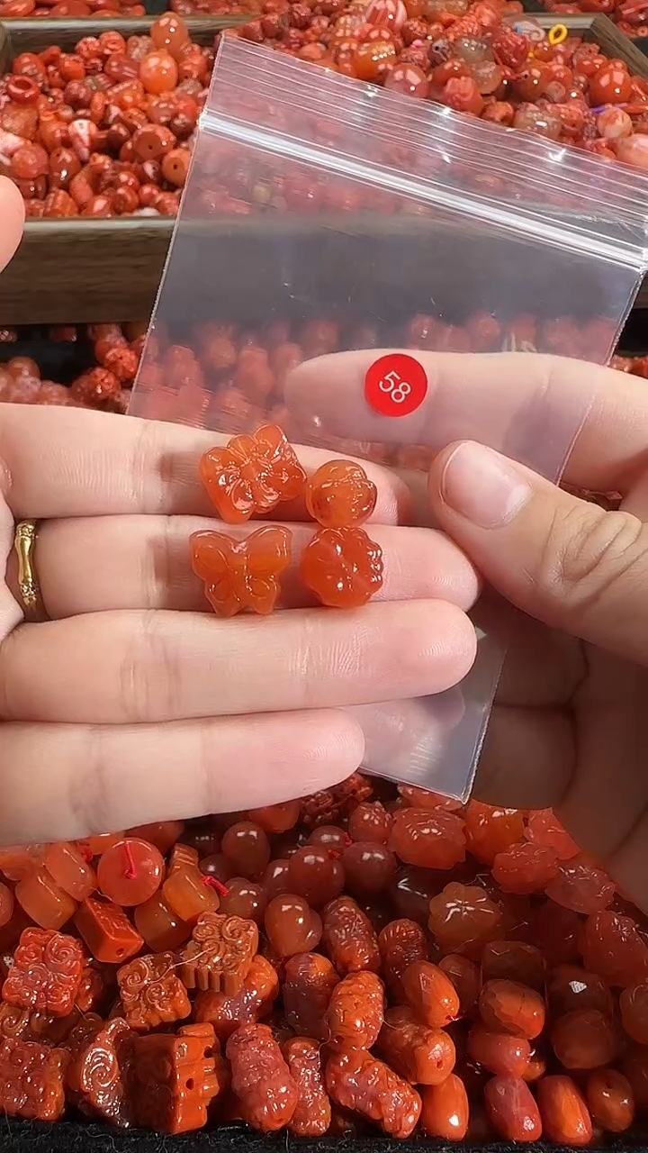 颈饰未镶嵌南红玛瑙1