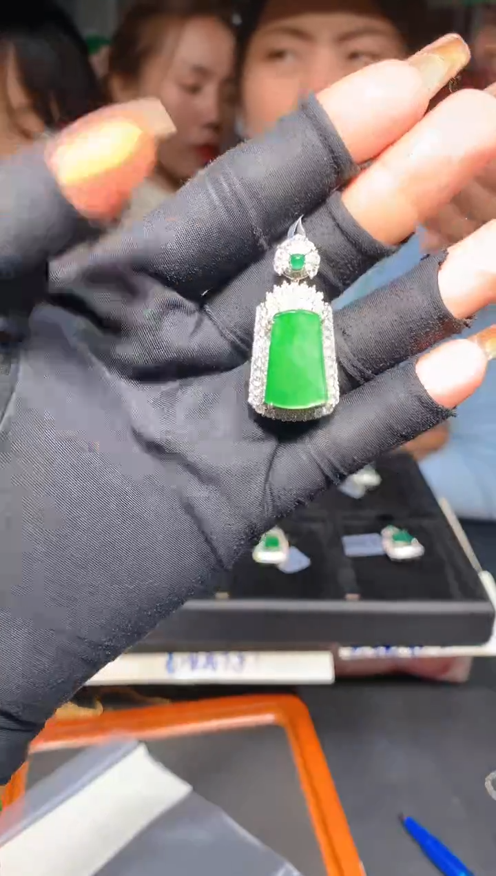 【闪购商品】定制翡翠未镶嵌30定制翡翠-多样性发货（发其一）