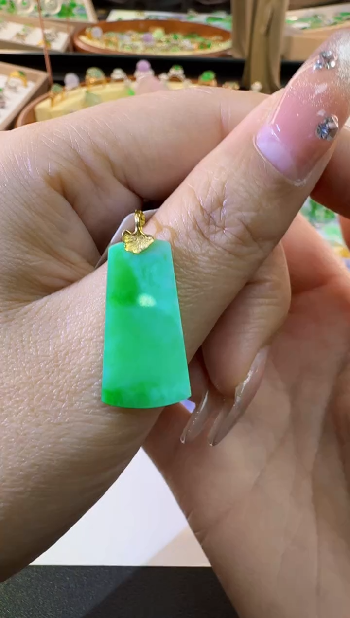 【闪购商品】翡翠吊坠(不含链)18K金镶嵌缅甸翡翠A货挂件