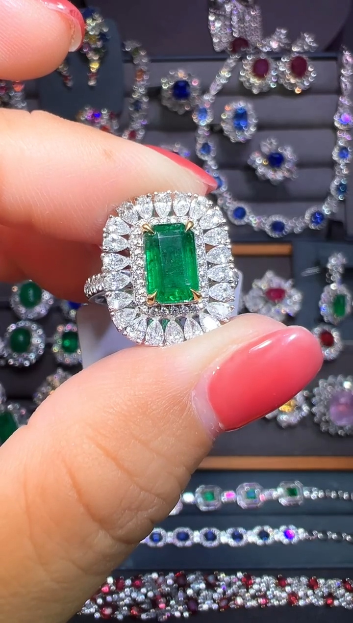 18K金镶嵌戒指祖母绿GUILD VVG 1.46克拉