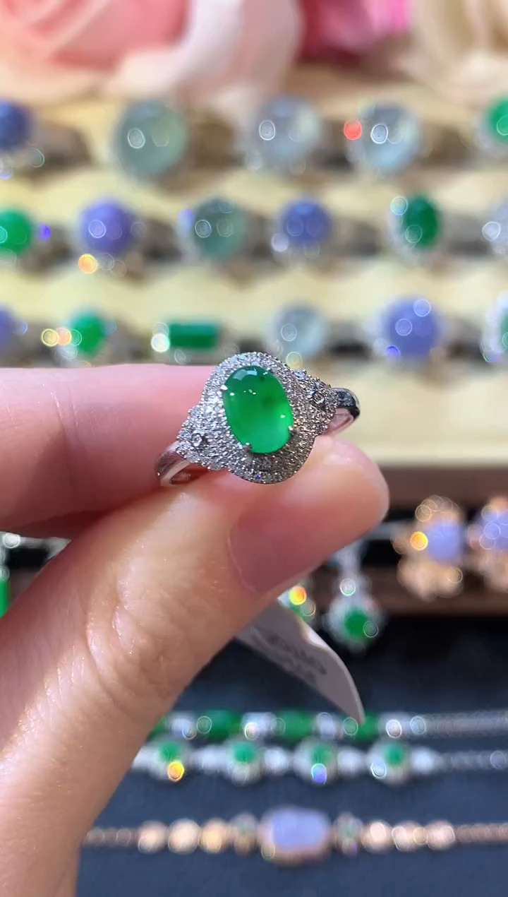 18K金镶嵌戒指翡翠冬日珠宝Q15