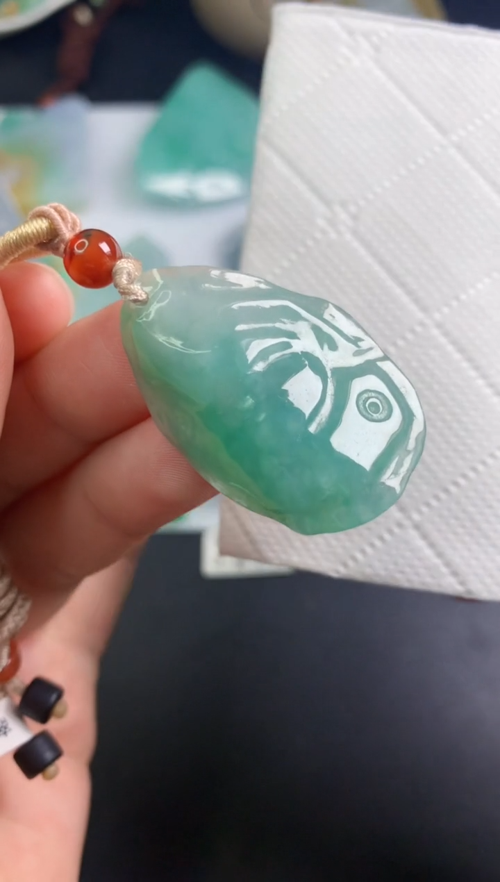 颈饰未镶嵌翡翠   