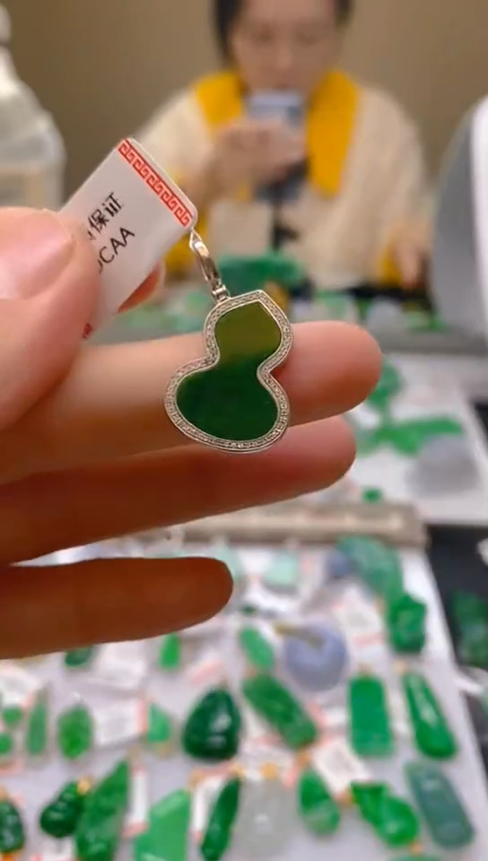 【闪购商品】翡翠颈饰18K金镶嵌天然翡翠A货，一物一证