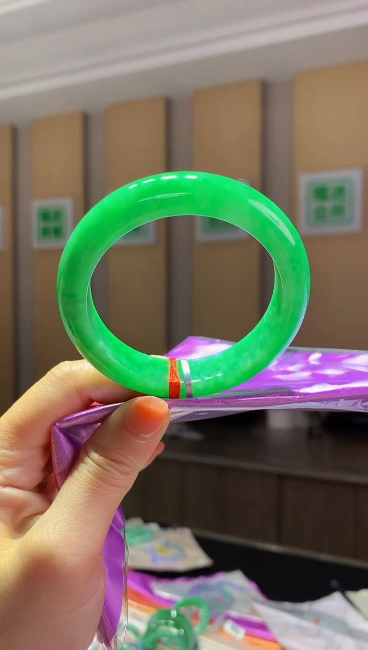 未镶嵌手镯翡翠- C165圈口 53.7全款50万 定金2万