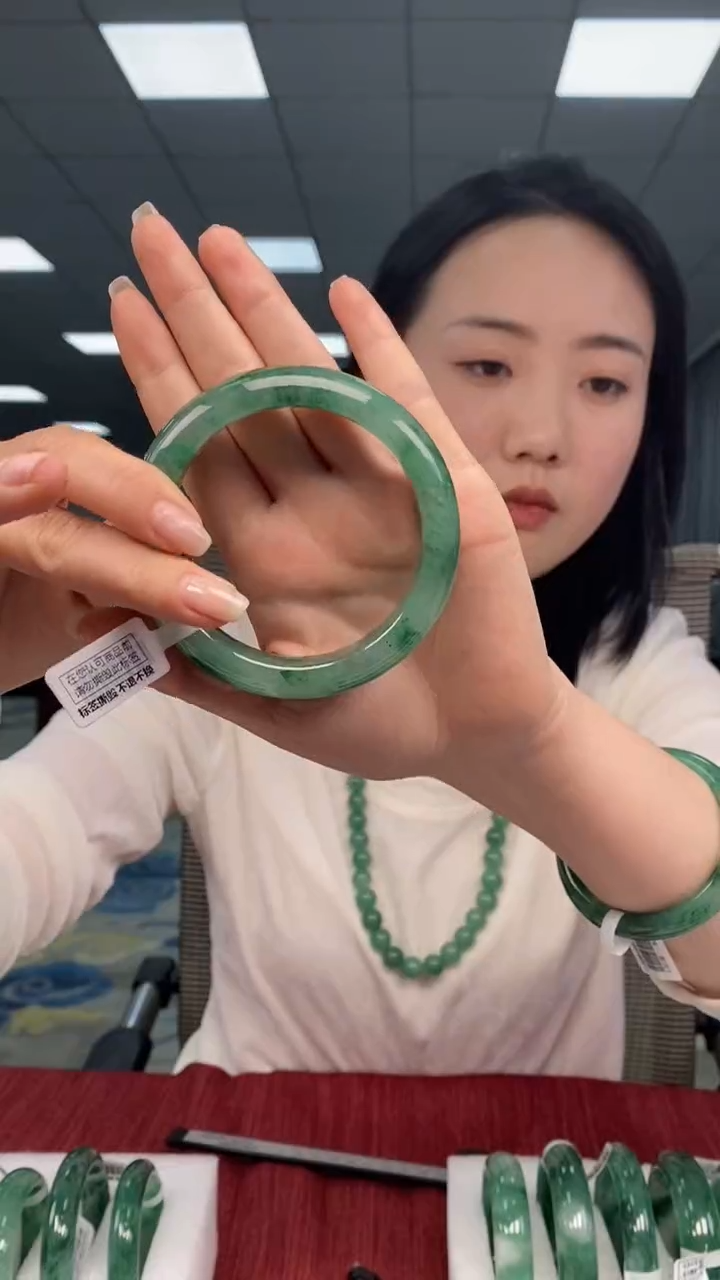 【闪购商品】石英质玉手镯未镶嵌01