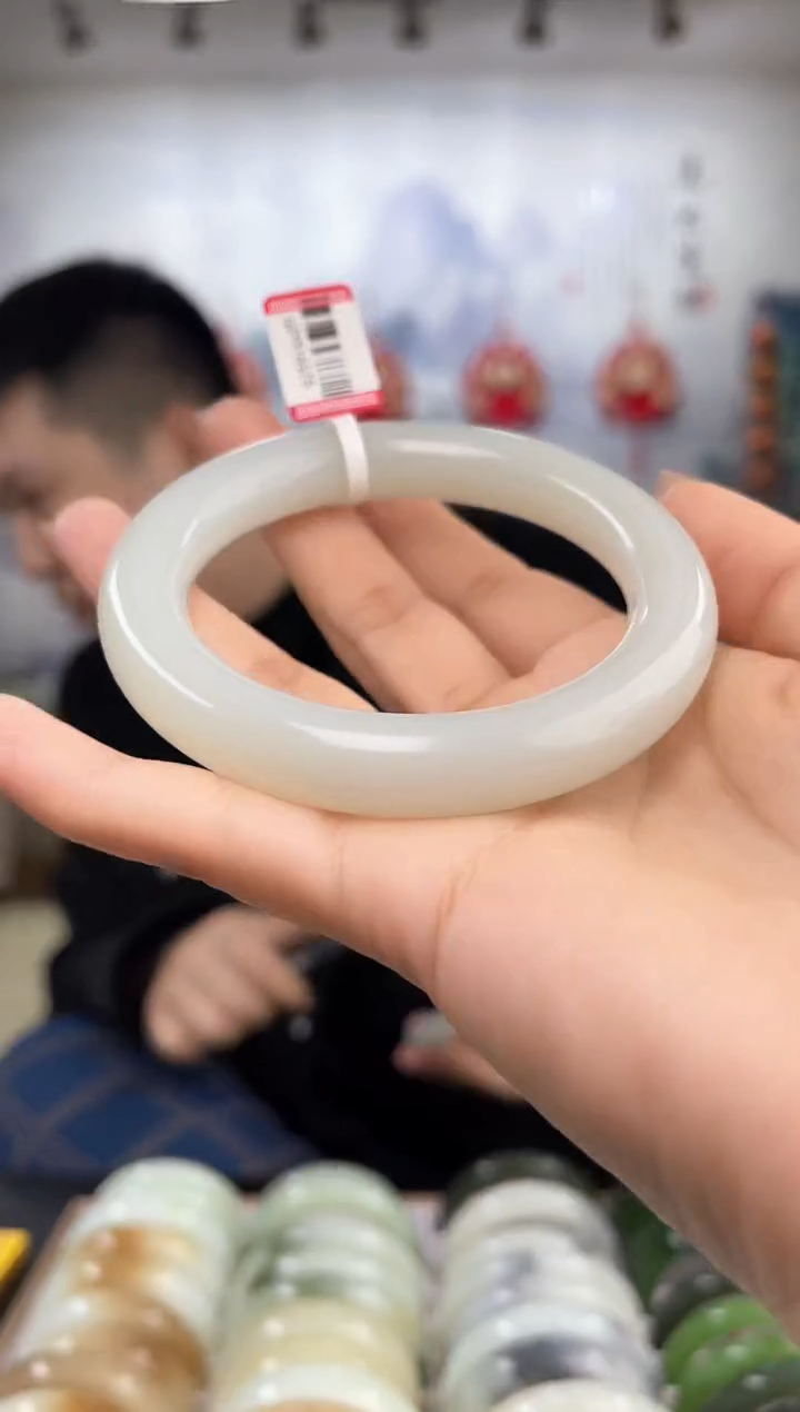 【闪购商品】和田玉手镯未镶嵌59圈口仅一只